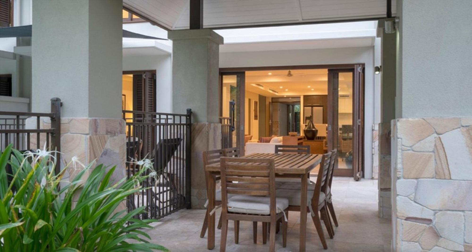Luxury Apartments At Temple Resort And Spa Port Douglas Rom bilde
